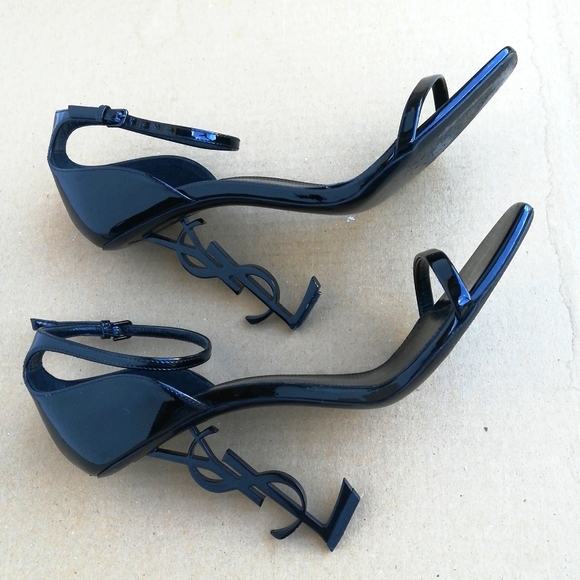 Authentic Saint Laurent Optum patent leather heels
Comes with dust bag only - Picture 1 of 9
